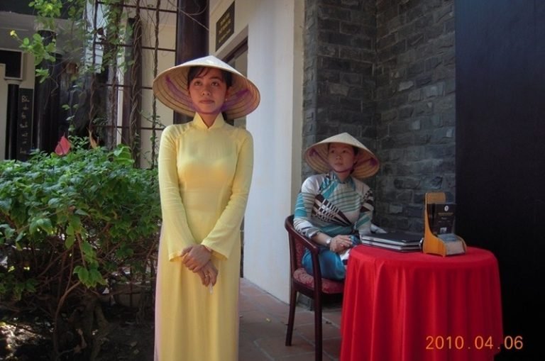 Trẻ Già